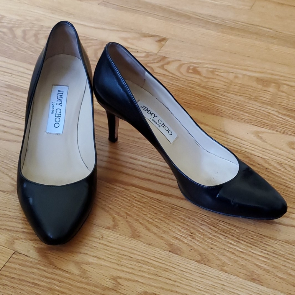 JIMMY CHOO black leather pumps. 37 US 7